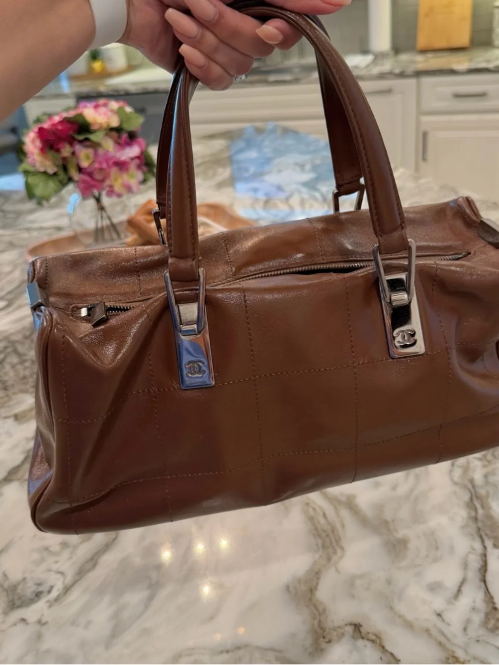 ✨CHANEL Chocolate Bar Brown Quilted Leather Duffel Bag with Silver Hardware - Picture 3 of 17